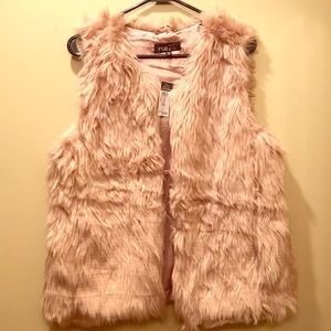 Fuzzy Rockstar Vest.. WITH POCKETS!!